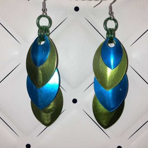 Earrings - Picture 1 of 2